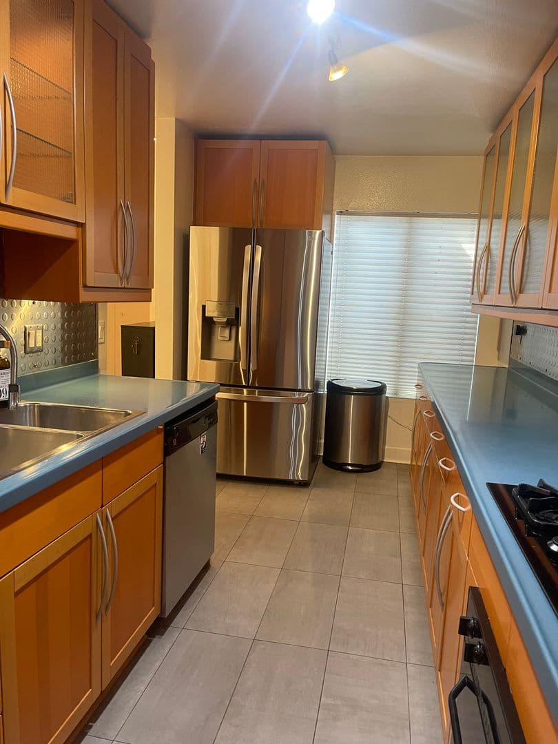 Los Angeles Condo: 1940 Highland Ave