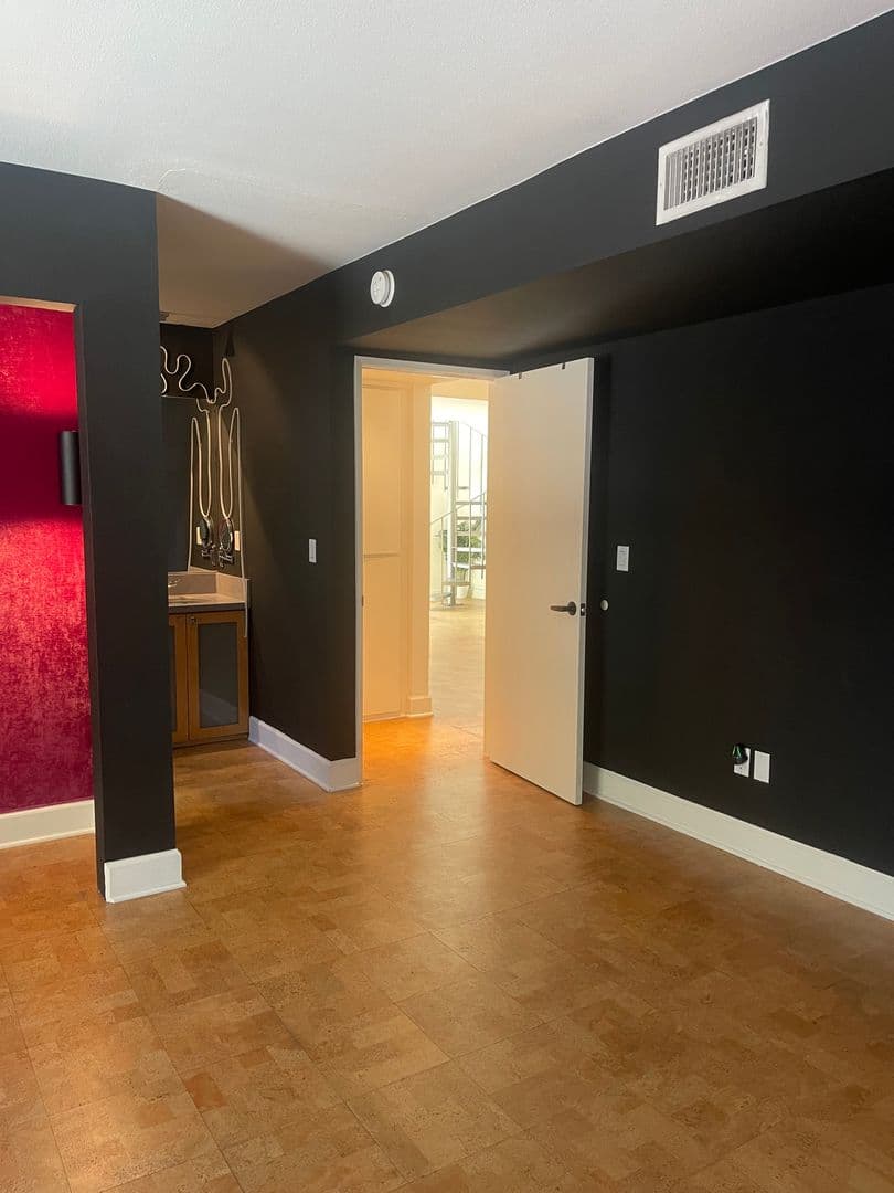 Los Angeles Condo: 1940 Highland Ave