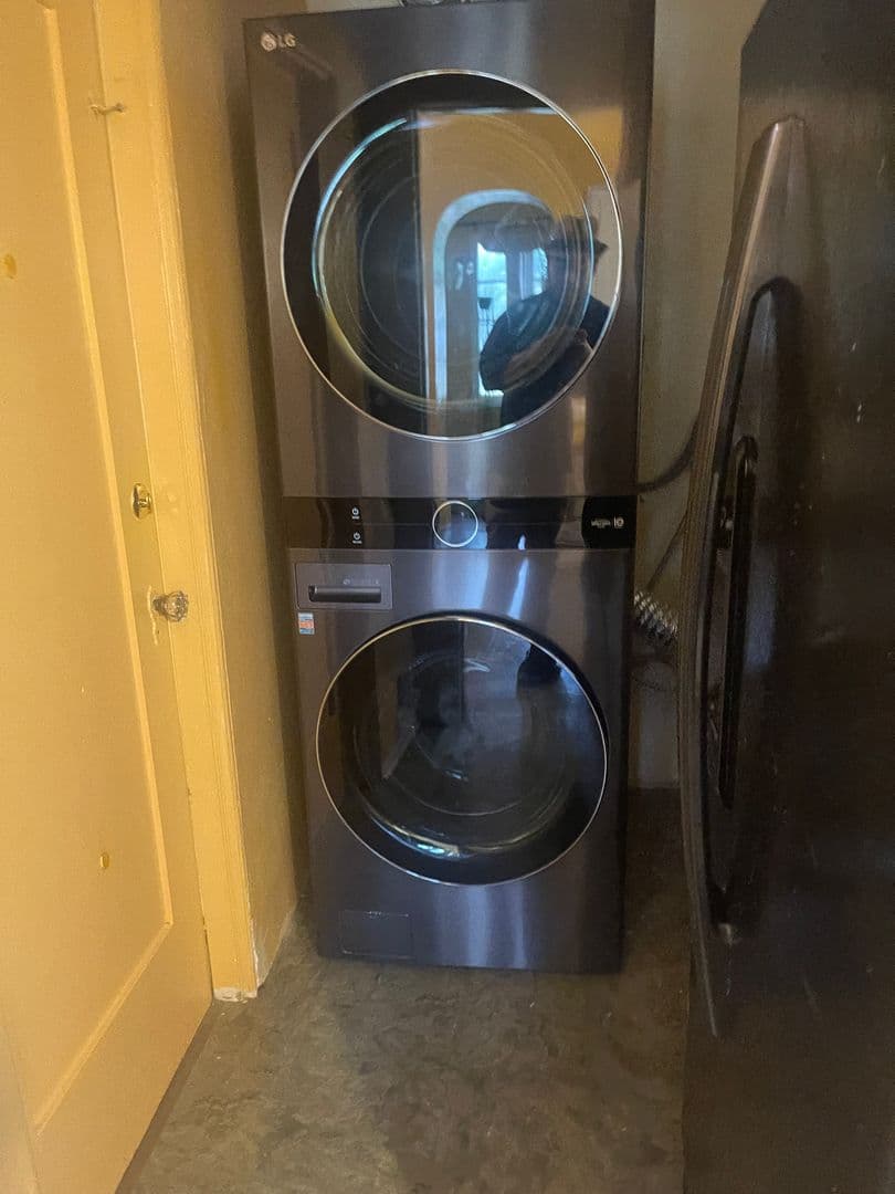 Los Angeles Apartment: 2859 Avenel St