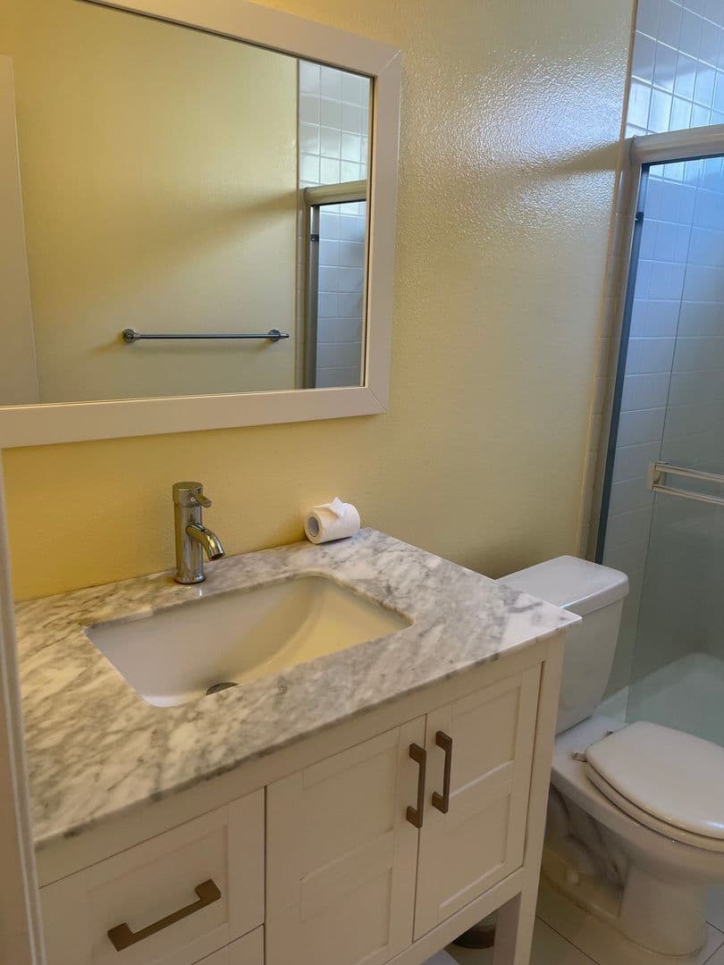 Los Angeles Condo: 1940 Highland Ave