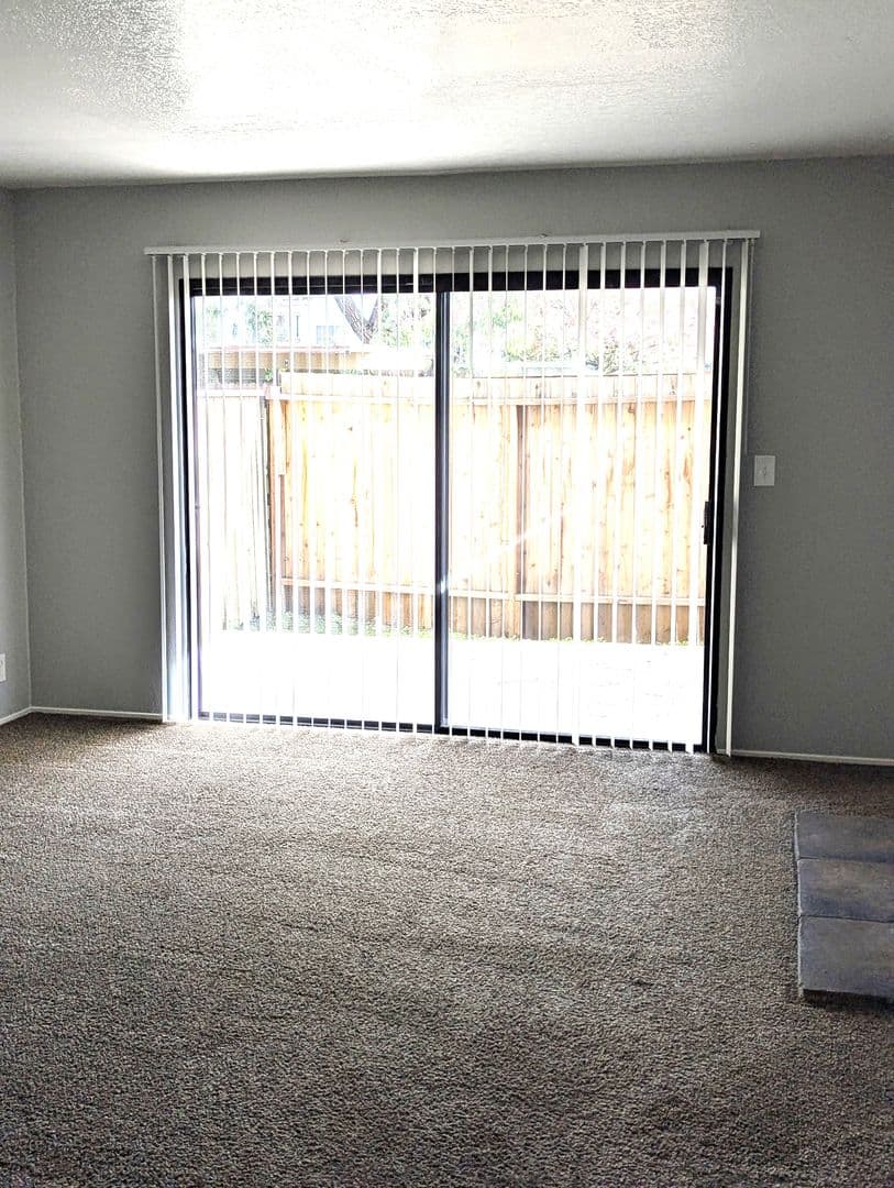 SACRAMENTO Apartment: 2115 WYDA WAY