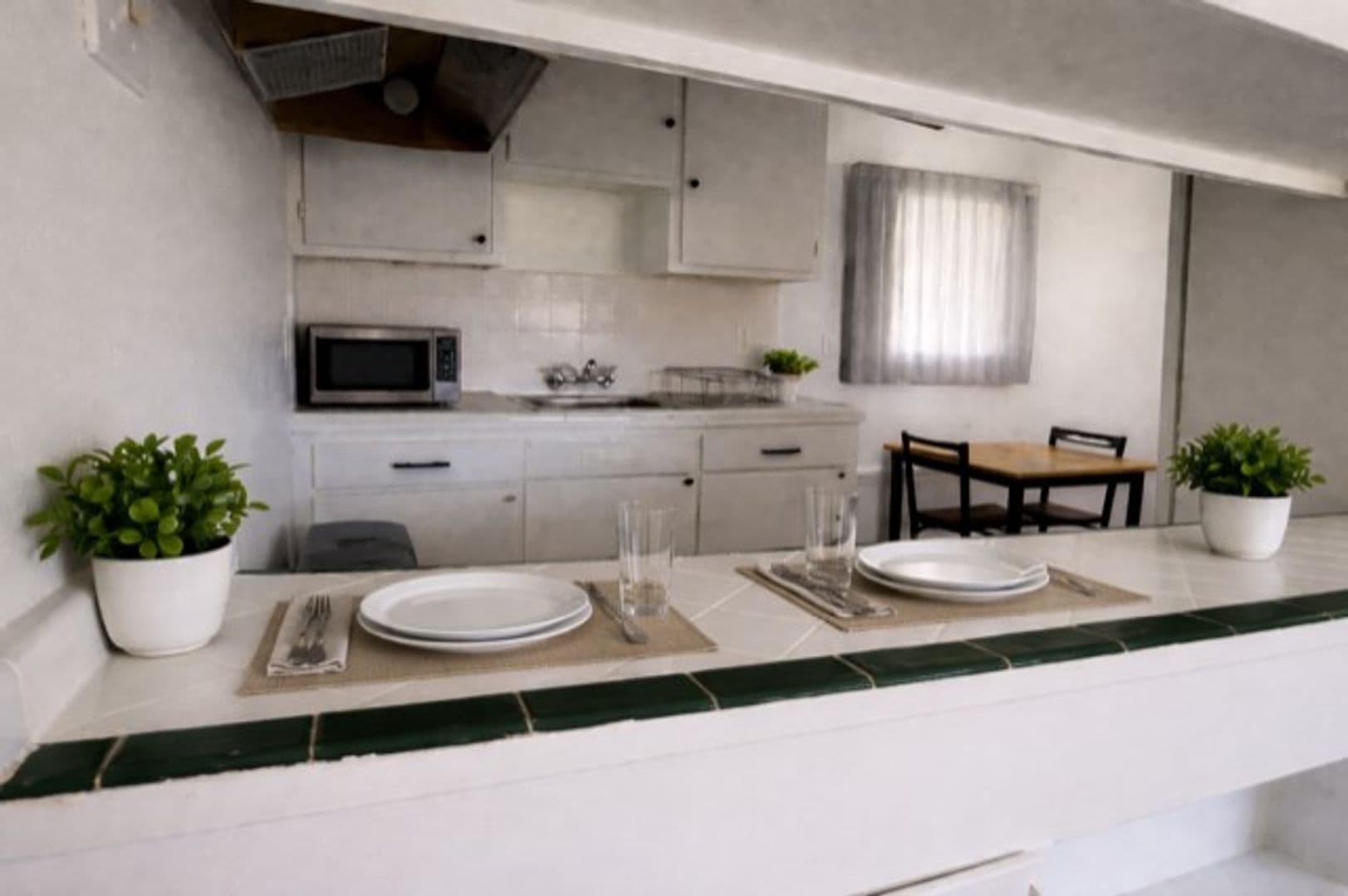 NORTH HIGHLANDS Apartment: 4040 MYRTLE AVENUE
