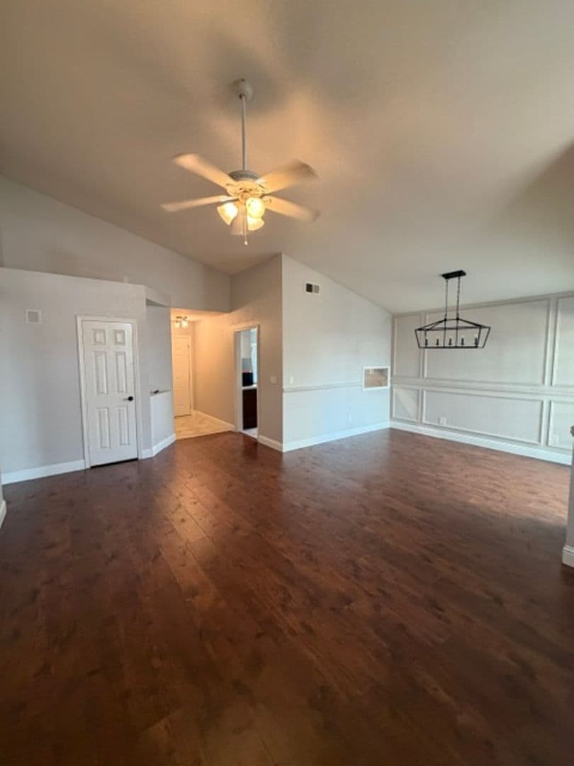 ELK GROVE House: 5211 MOONLIGHT WAY
