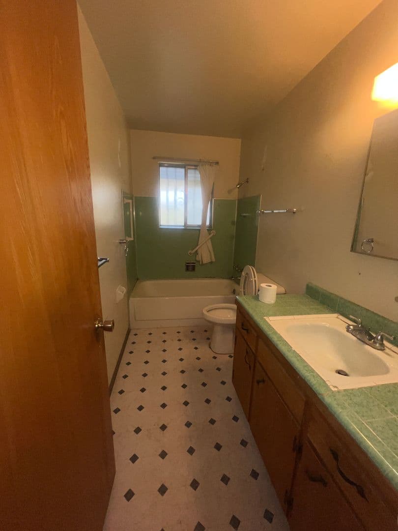 SACRAMENTO Apartment: 7446 21ST - 7419 COSGROVE