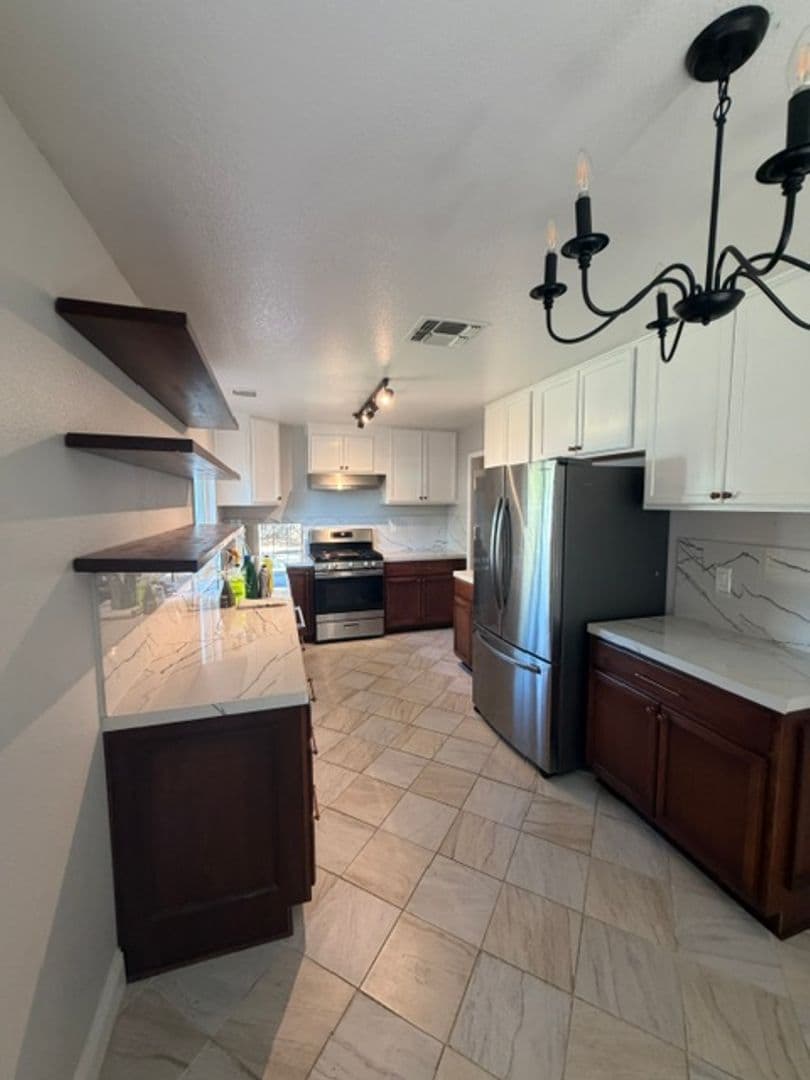ELK GROVE House: 5211 MOONLIGHT WAY