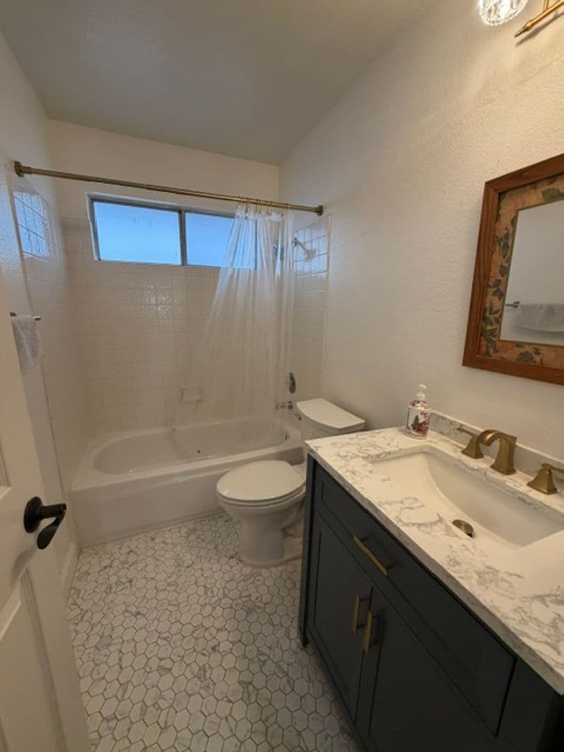 ELK GROVE House: 5211 MOONLIGHT WAY