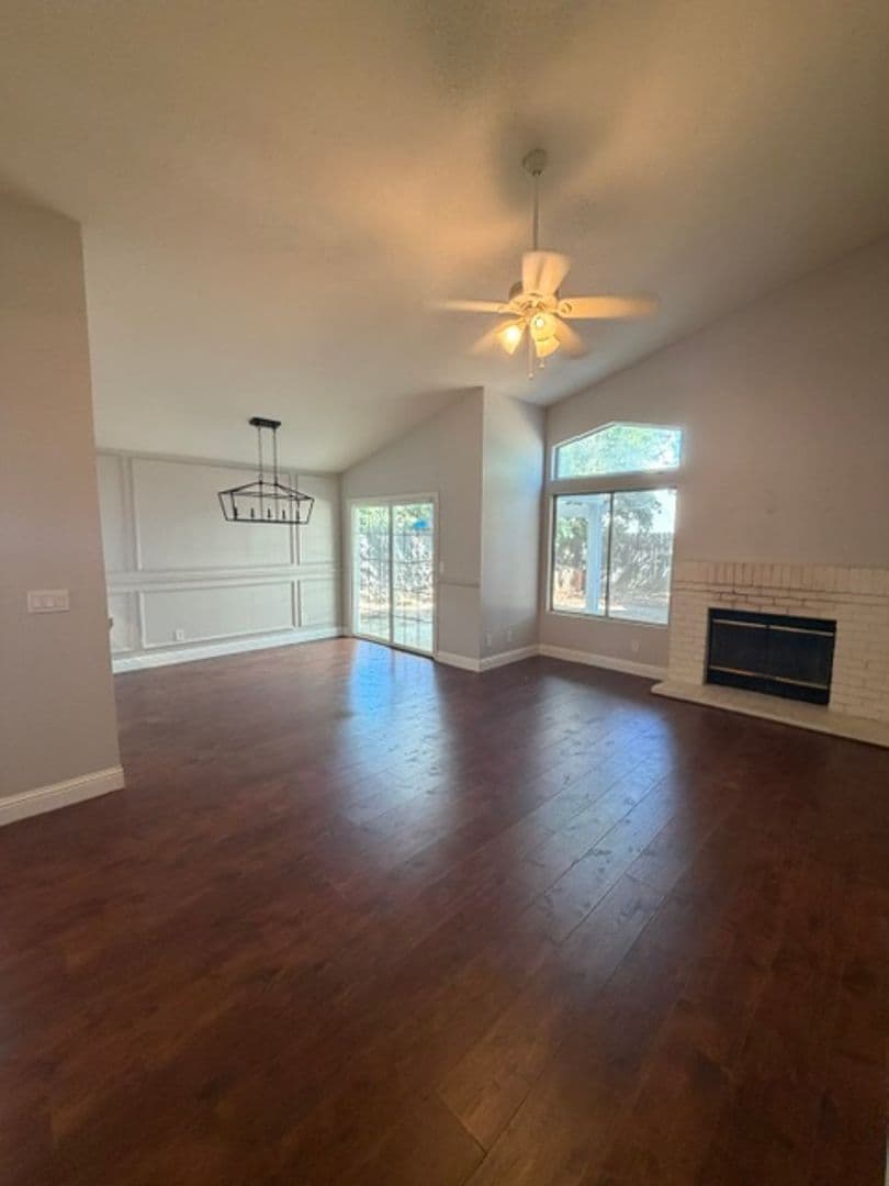 ELK GROVE House: 5211 MOONLIGHT WAY