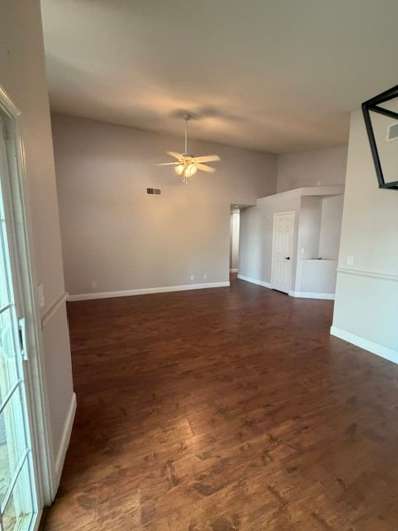 ELK GROVE House: 5211 MOONLIGHT WAY