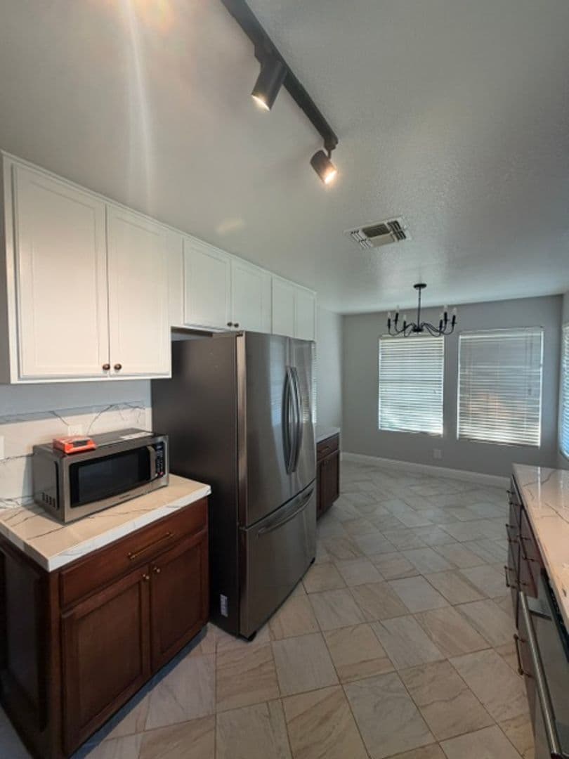ELK GROVE House: 5211 MOONLIGHT WAY
