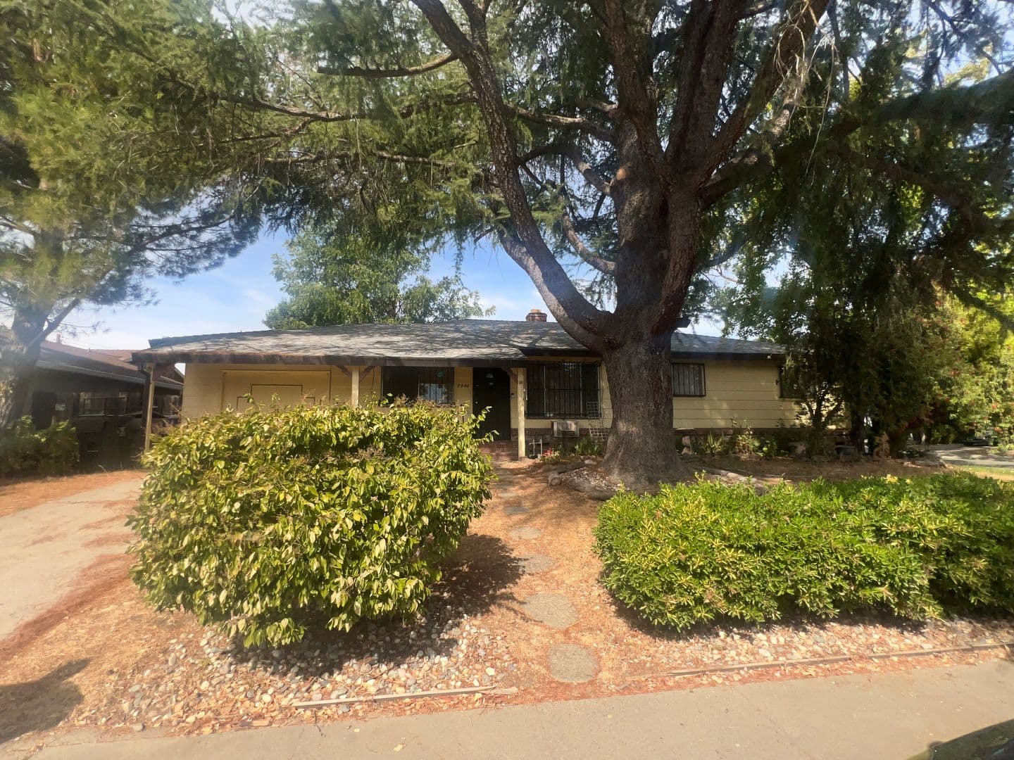 SACRAMENTO Apartment: 7446 21ST - 7419 COSGROVE
