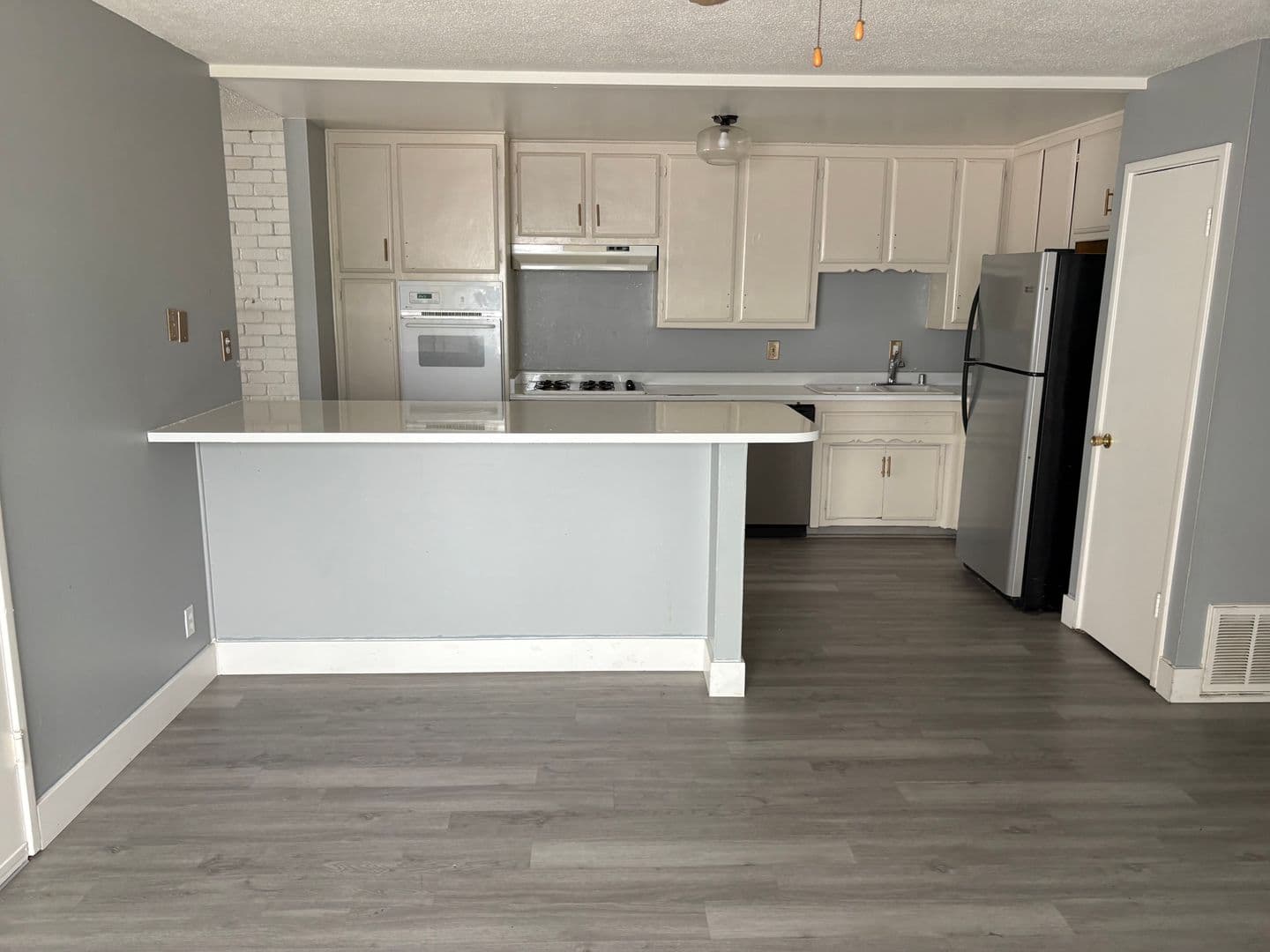 FAIR OAKS Apartment: 5335-37 CASTLE STREET