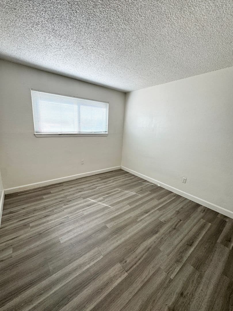 ROSEVILLE Apartment: 1217 MCKINLEY DRIVE