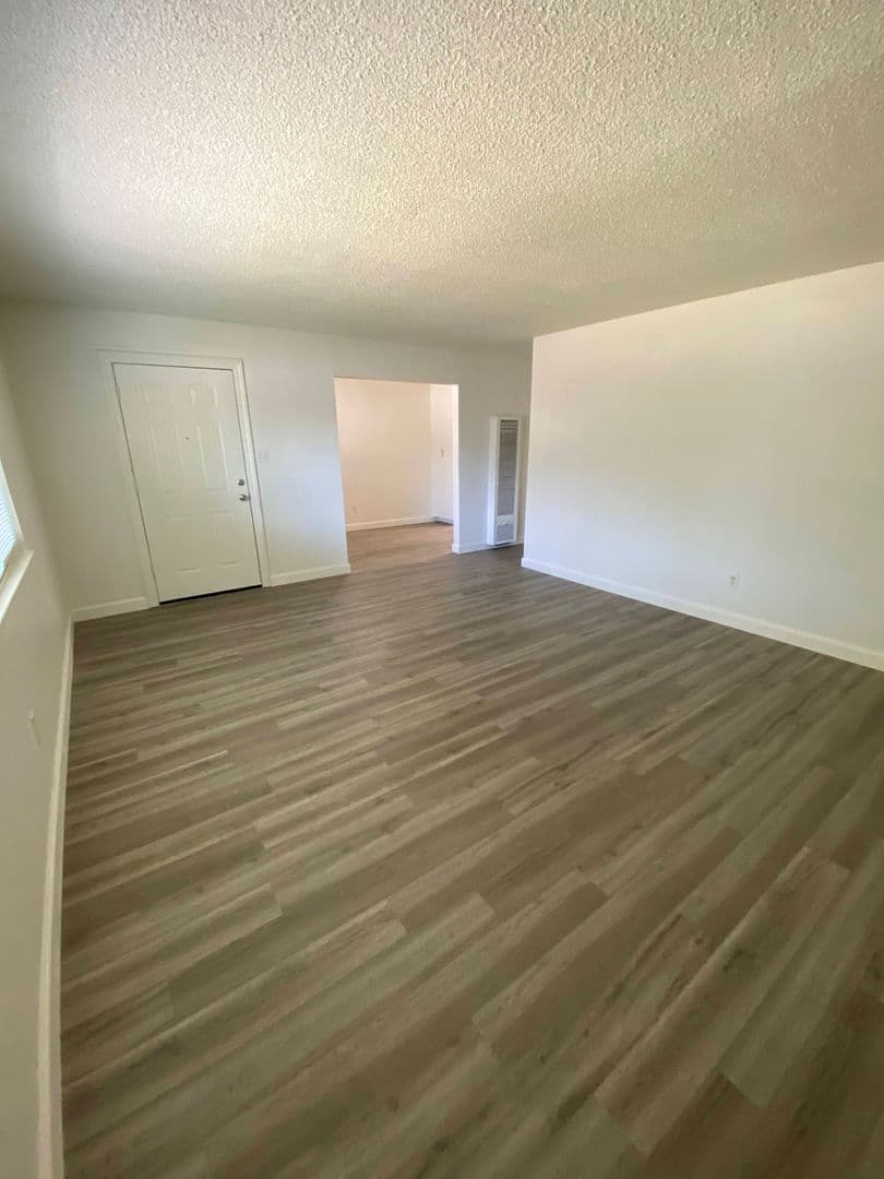 ROSEVILLE Apartment: 1217 MCKINLEY DRIVE