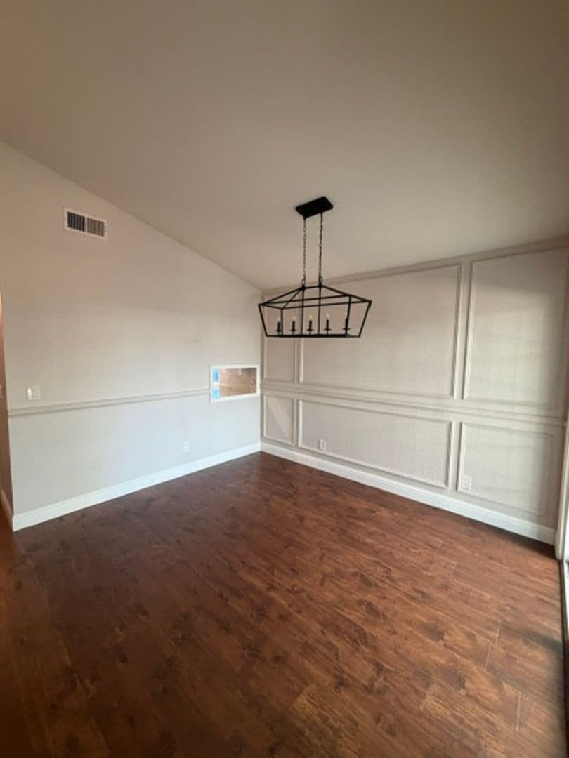 ELK GROVE House: 5211 MOONLIGHT WAY