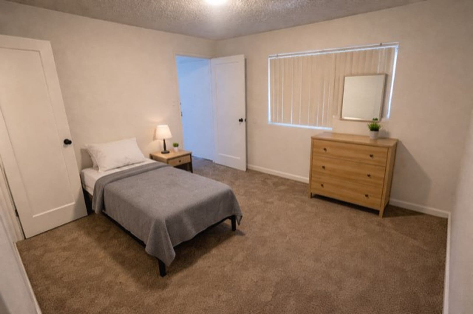 NORTH HIGHLANDS Apartment: 4040 MYRTLE AVENUE