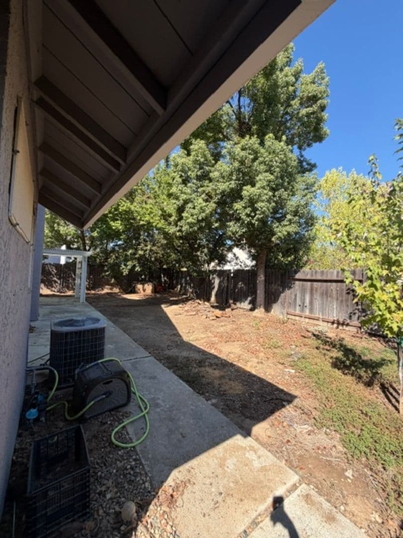 ELK GROVE House: 5211 MOONLIGHT WAY