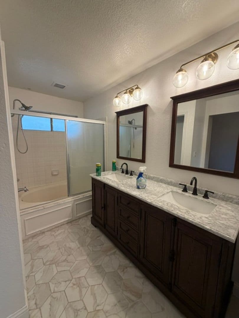 ELK GROVE House: 5211 MOONLIGHT WAY