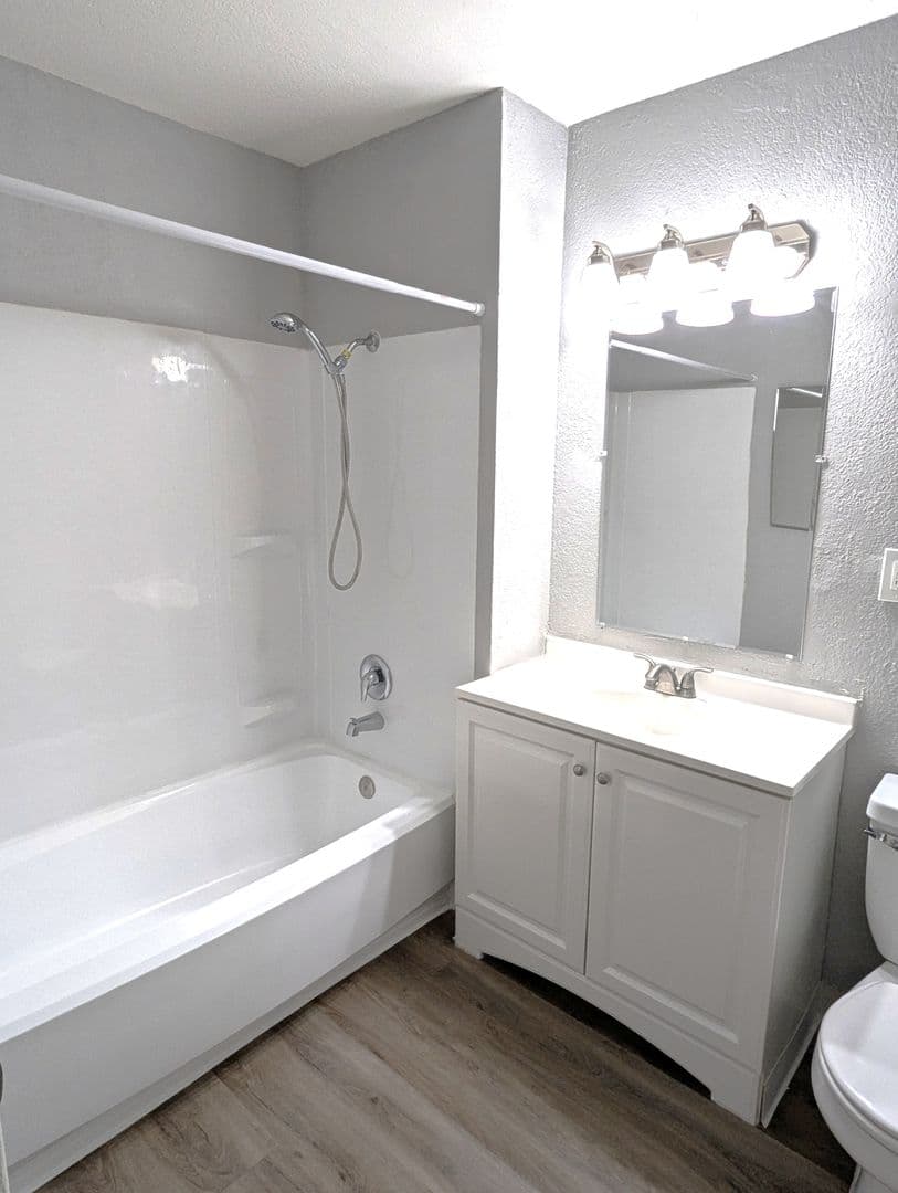 SACRAMENTO Apartment: 2115 WYDA WAY