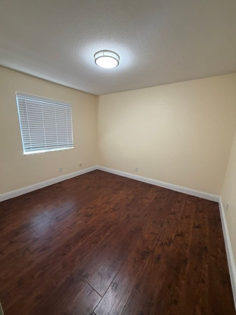 ELK GROVE House: 5211 MOONLIGHT WAY