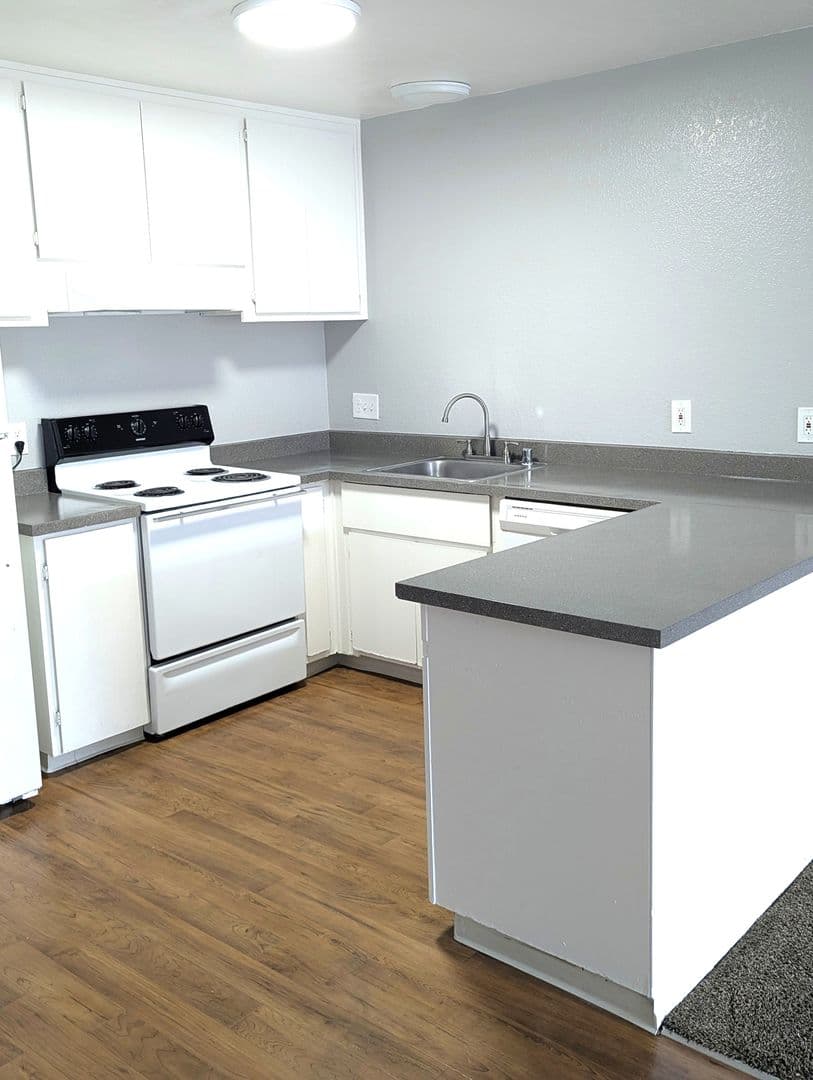 SACRAMENTO Apartment: 2115 WYDA WAY