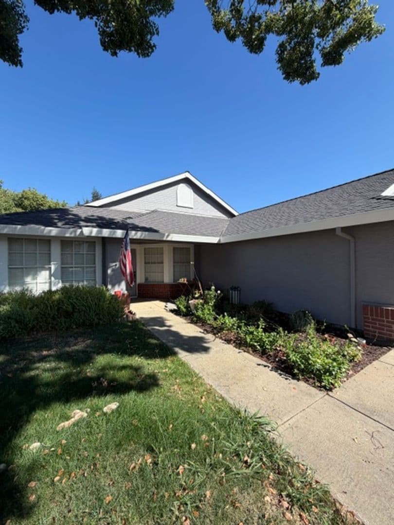 ELK GROVE House: 5211 MOONLIGHT WAY