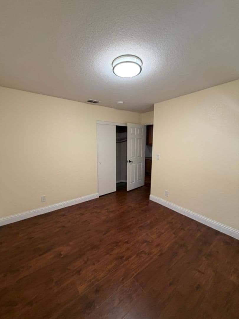 ELK GROVE House: 5211 MOONLIGHT WAY