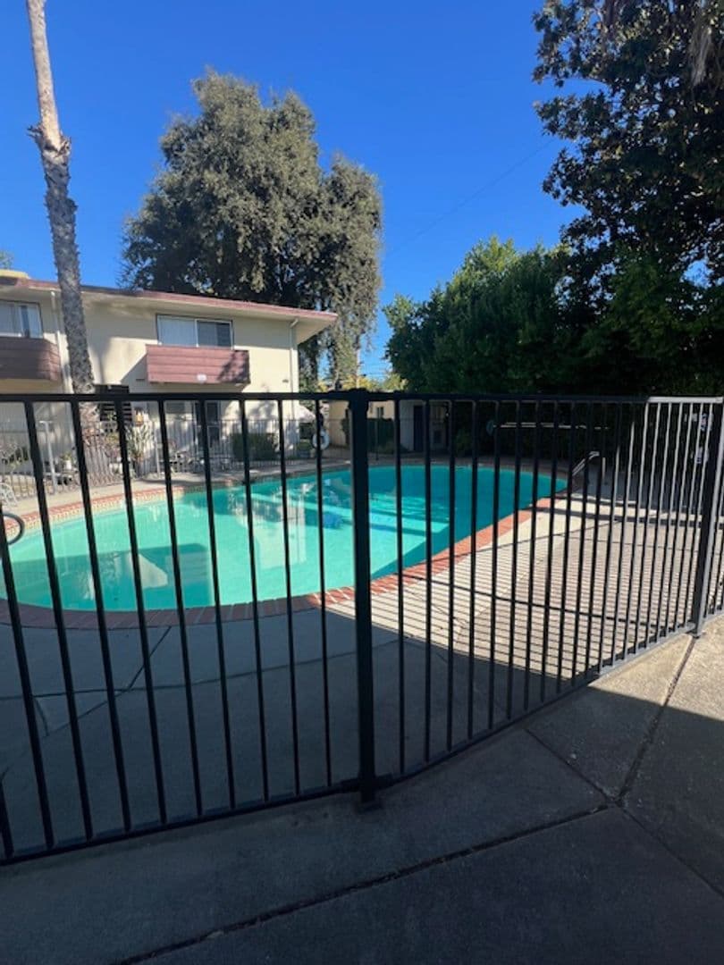 SACRAMENTO Apartment: 4505 RIVERSIDE BLVD