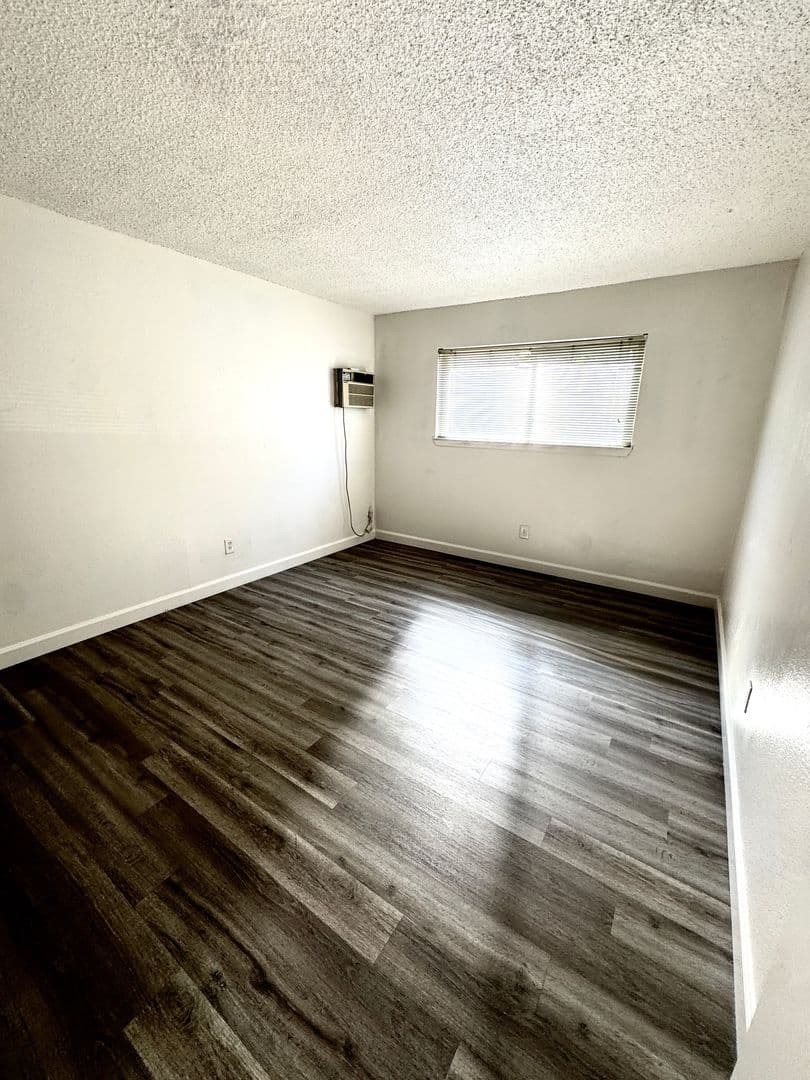 ROSEVILLE Apartment: 1217 MCKINLEY DRIVE