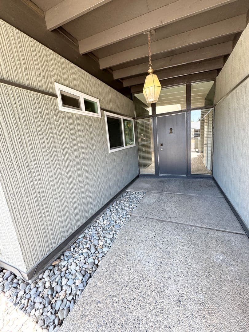 Davis House: 1503 Brown Drive