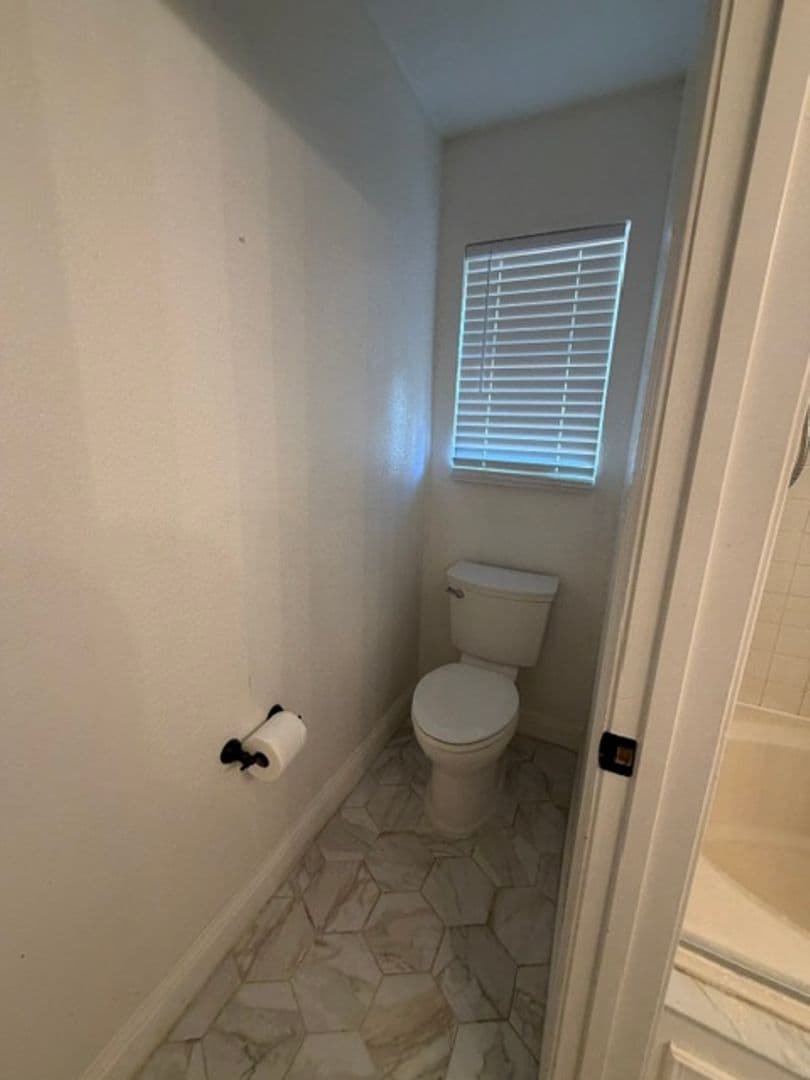 ELK GROVE House: 5211 MOONLIGHT WAY