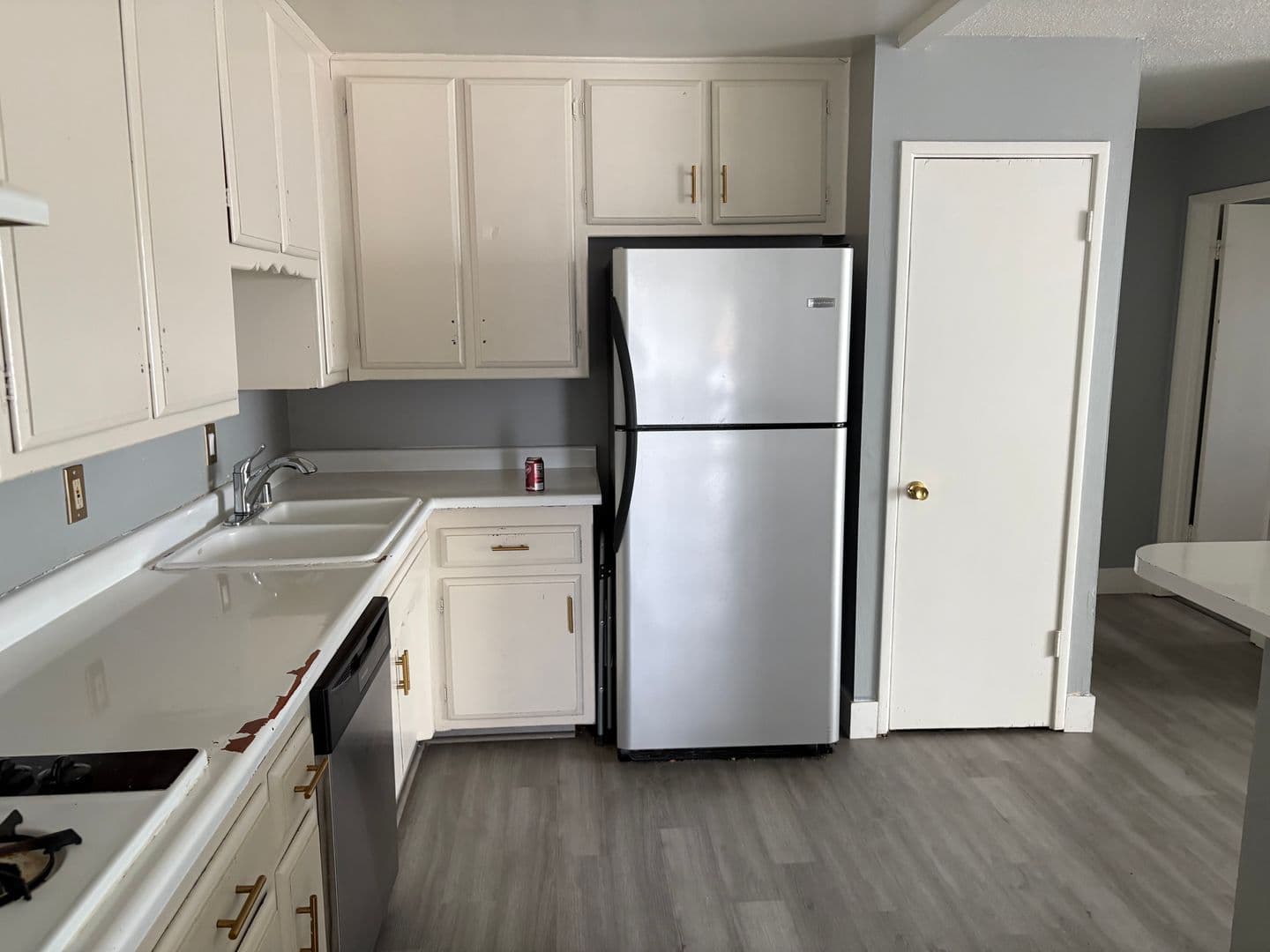 FAIR OAKS Apartment: 5335-37 CASTLE STREET