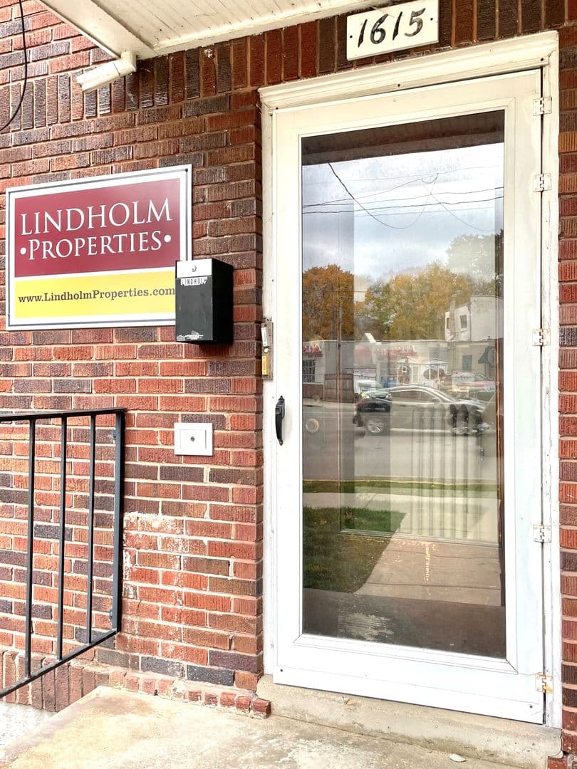 Madison Apartment: 1615 Monroe Street