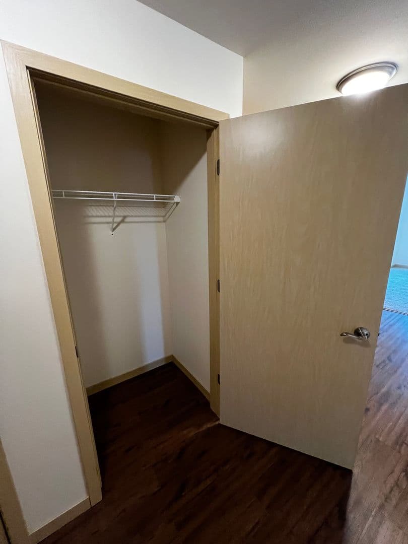 Windsor Apartment: 4320 North Towne Court