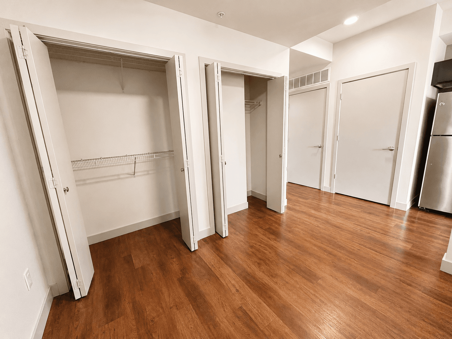 Madison Apartment: 309 S Blount st