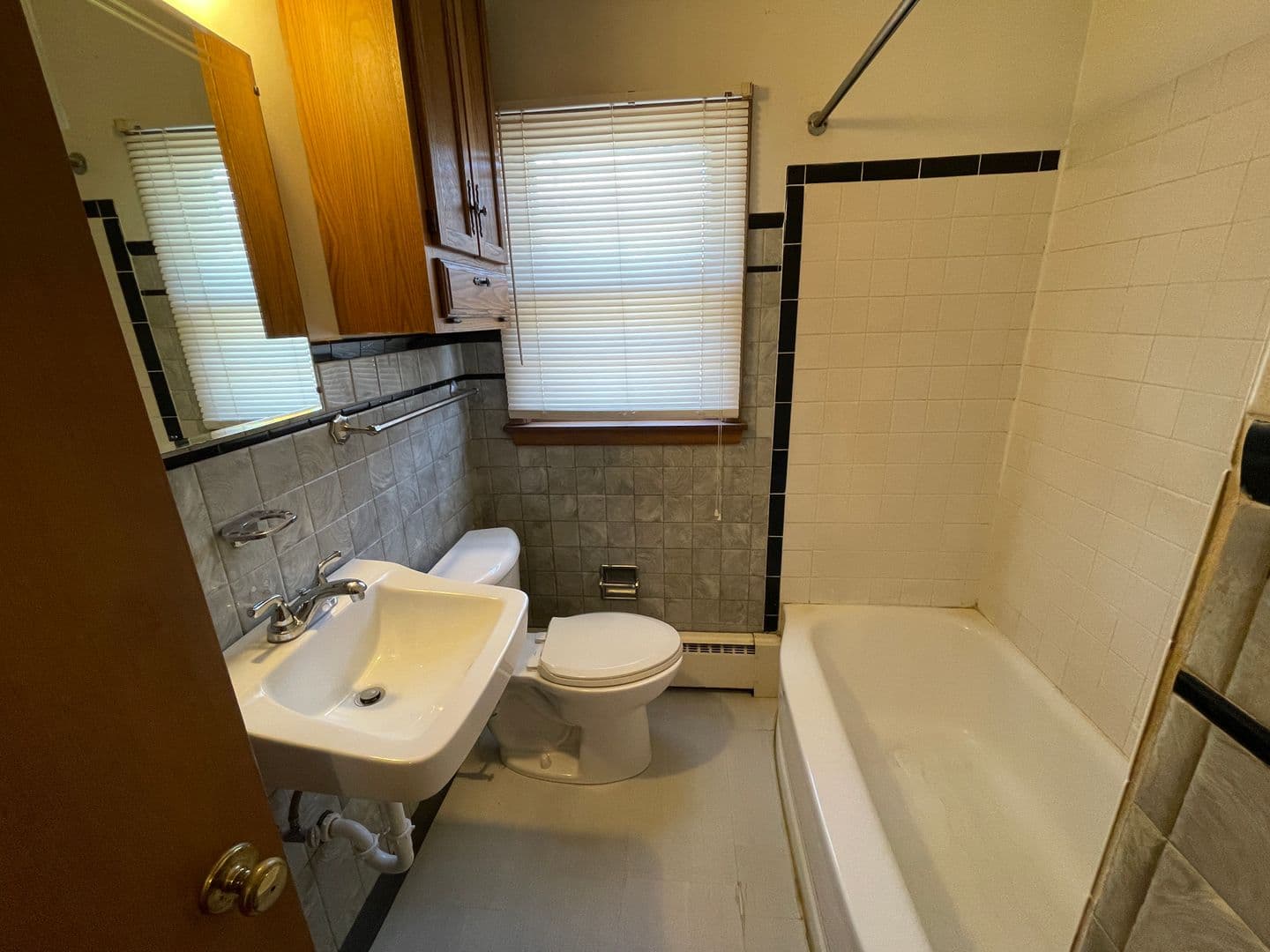 Madison Apartment: 3316 Milwaukee Street