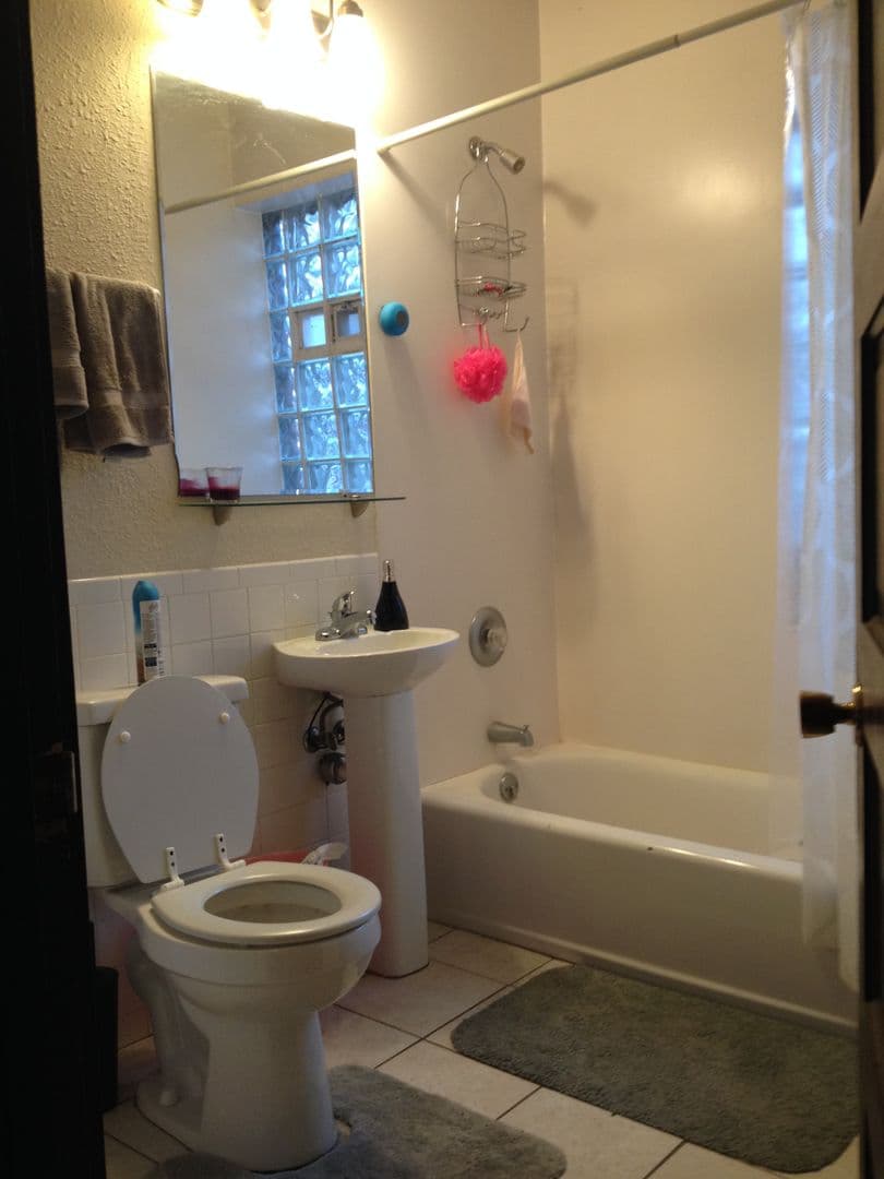 Madison Apartment: 411 Hawthorne Court
