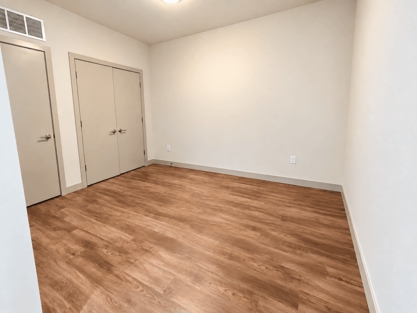Madison Apartment: 309 S Blount st