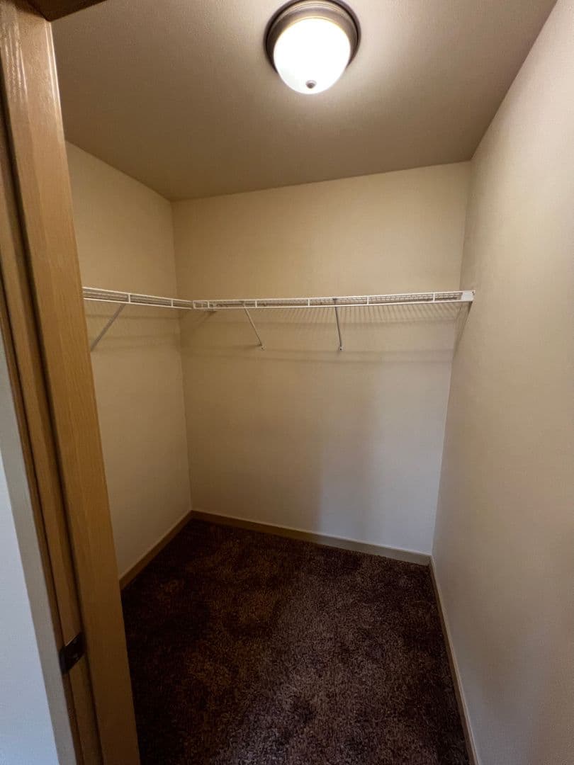 Windsor Apartment: 4320 North Towne Court