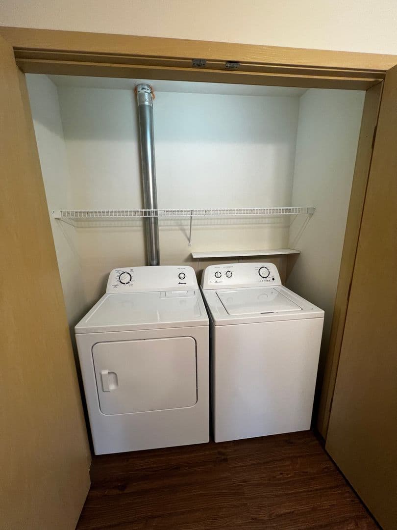 Windsor Apartment: 4320 North Towne Court