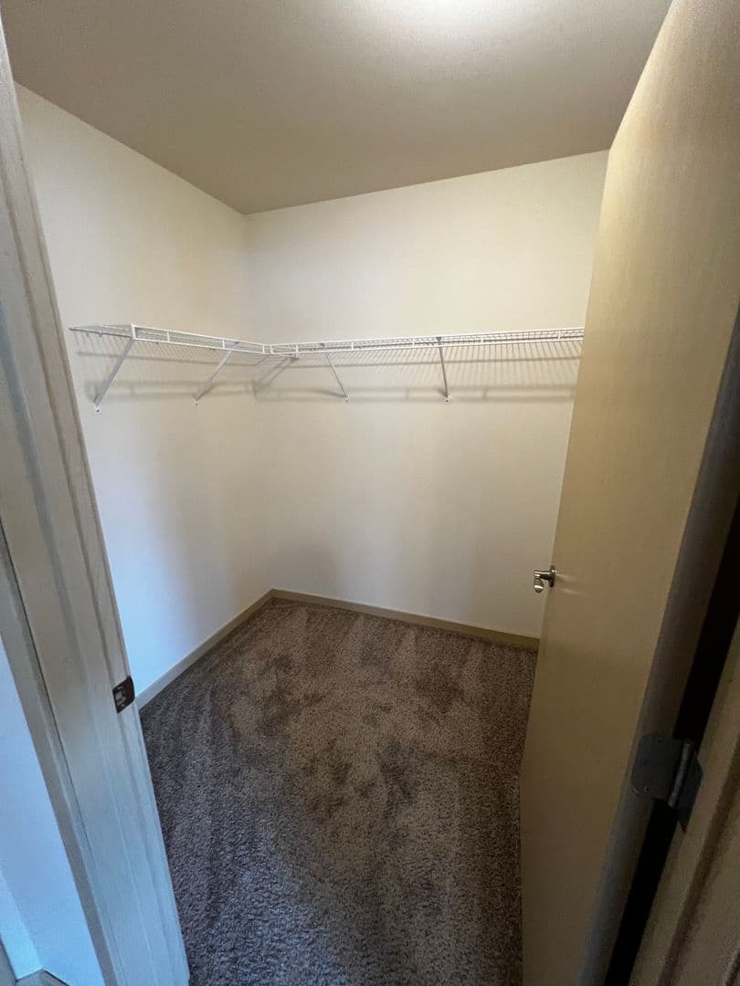 Windsor Apartment: 4320 North Towne Court