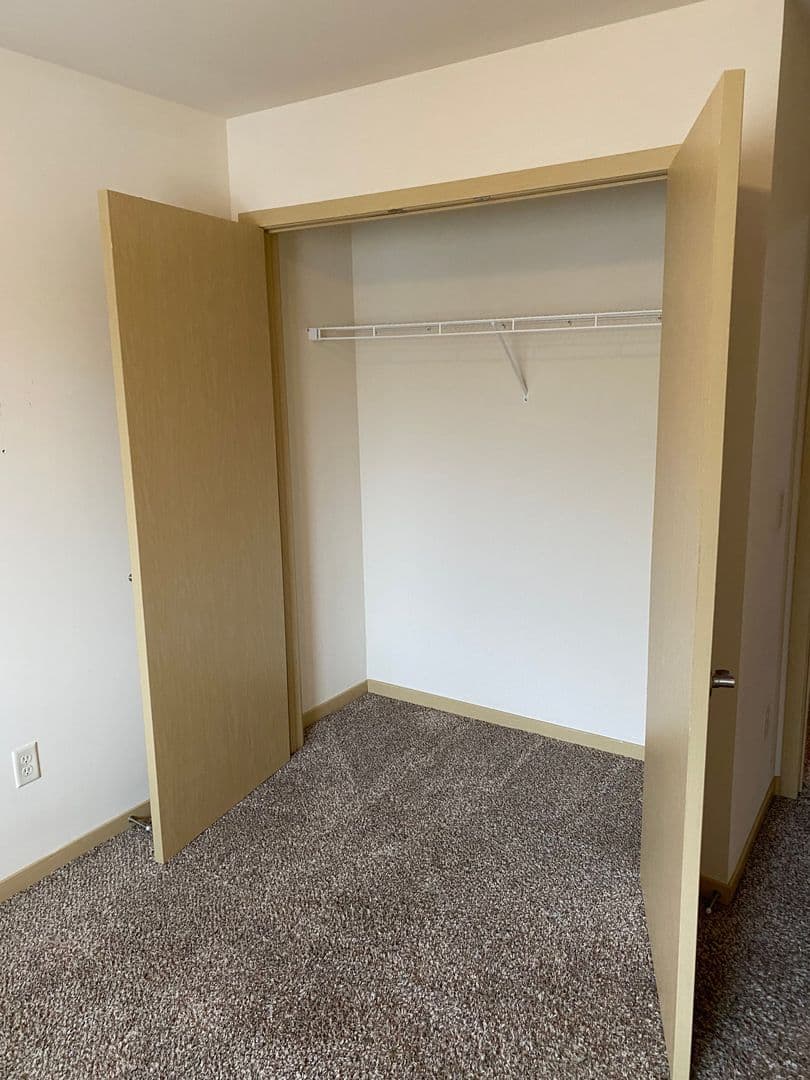 Windsor Apartment: 4320 North Towne Court