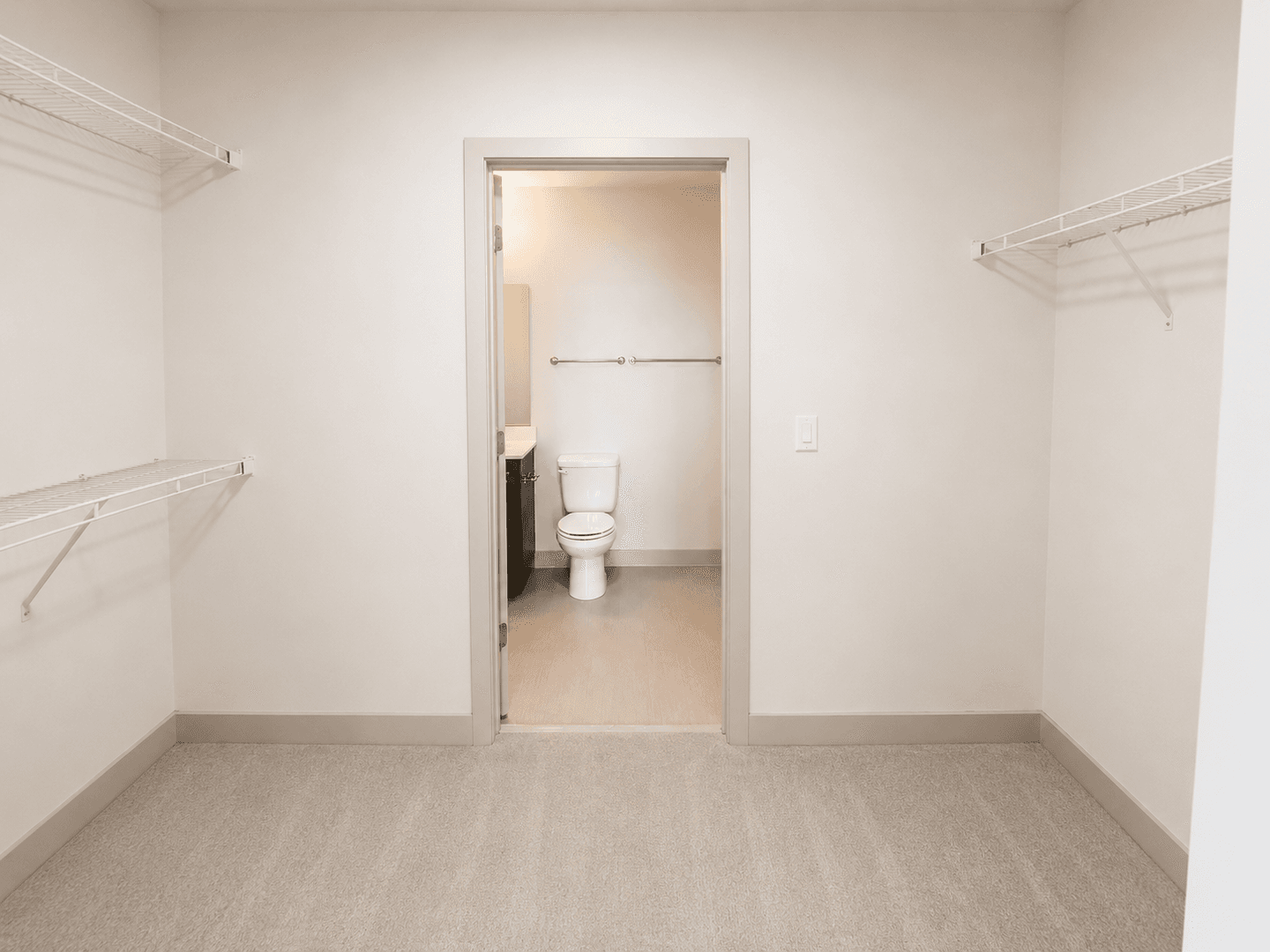 Madison Apartment: 309 S Blount st