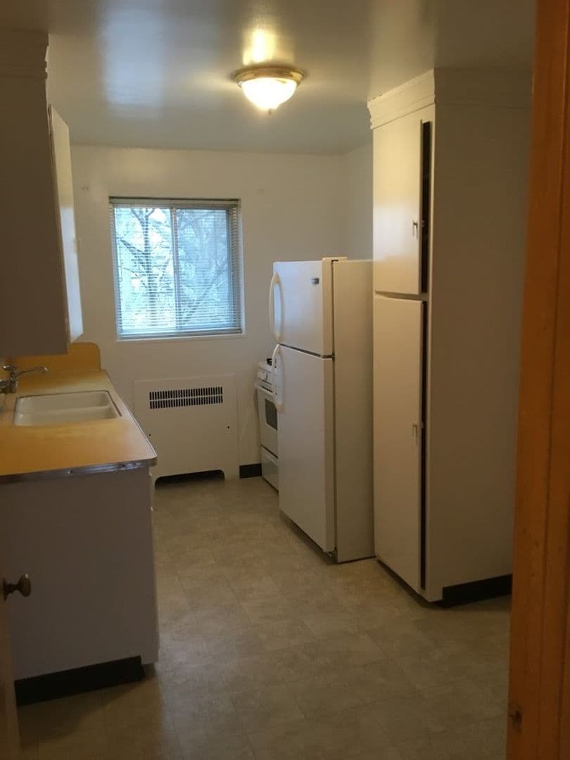 Madison Apartment: 1620-1664 Monroe St & 603 Stockton Ct