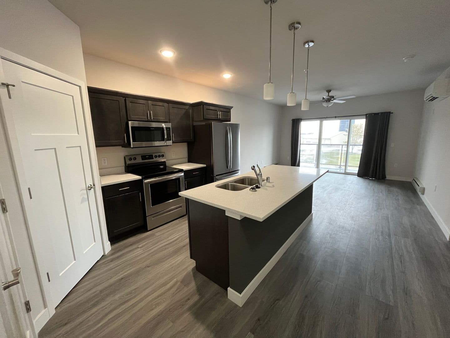 Cottage Grove Apartment: 1400 N Windsor Ave