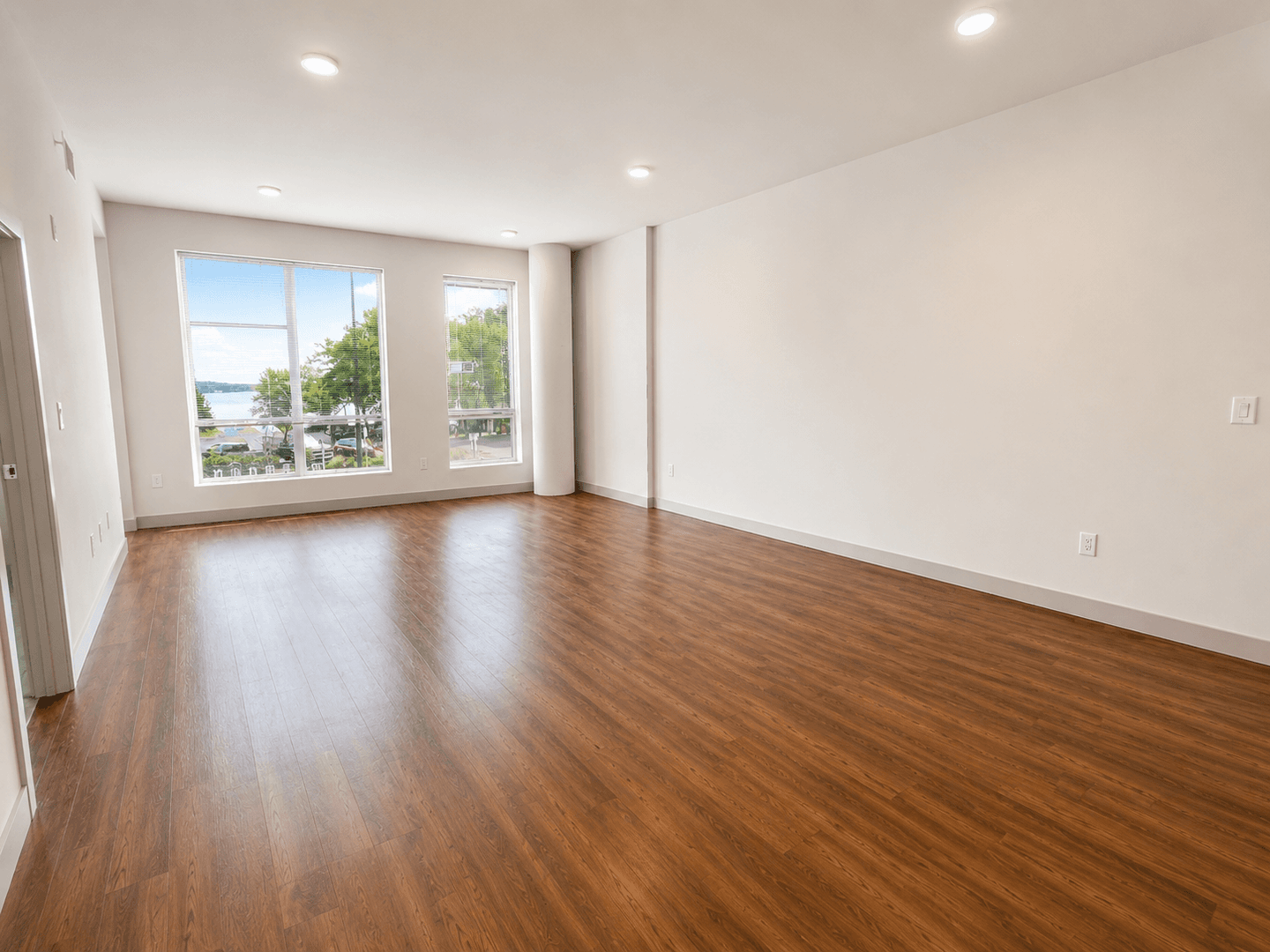 Madison Apartment: 309 S Blount st