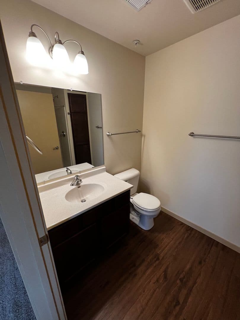 Windsor Apartment: 4320 North Towne Court