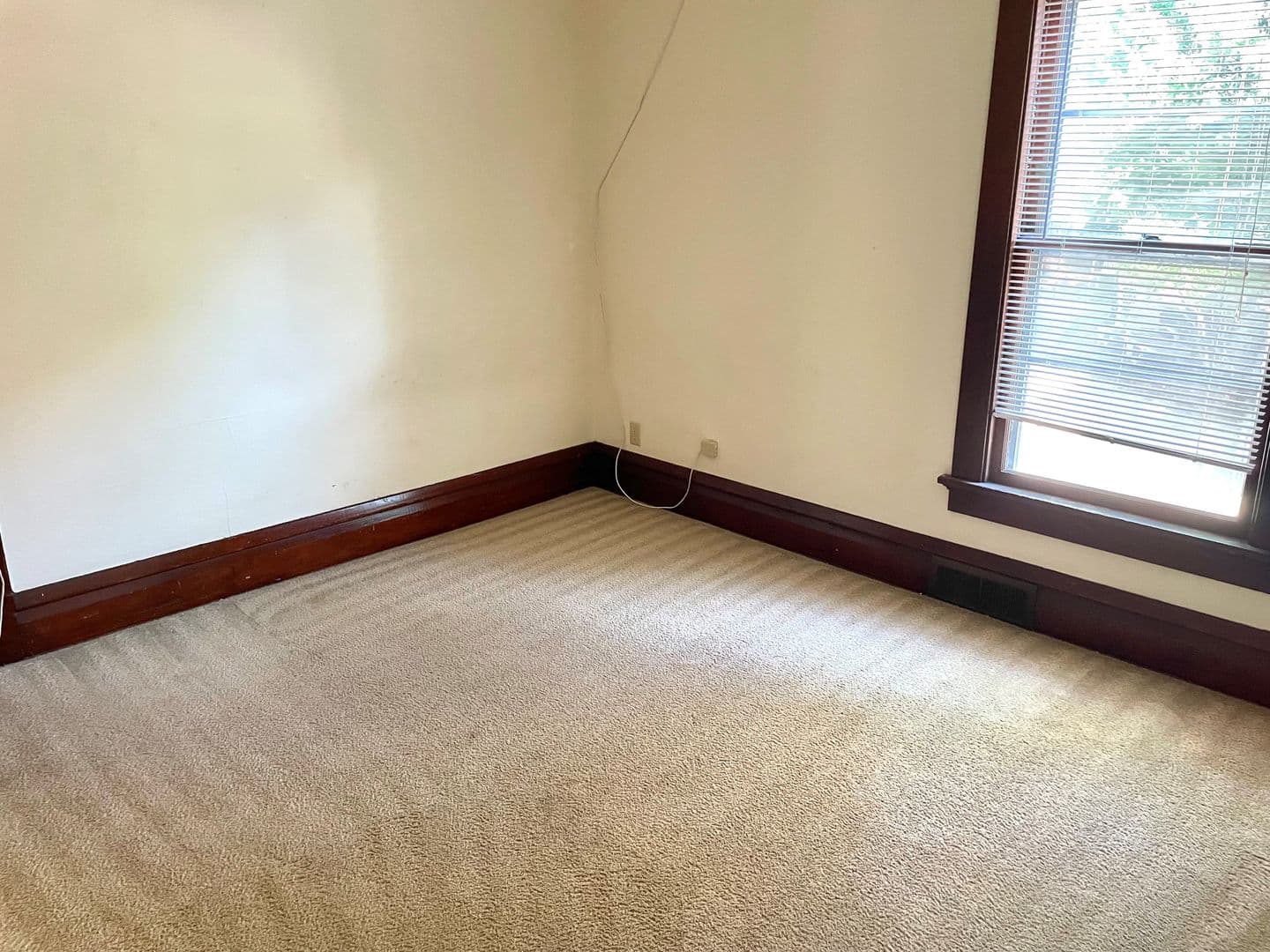Madison Apartment: 22-24-26 Lathrop Street