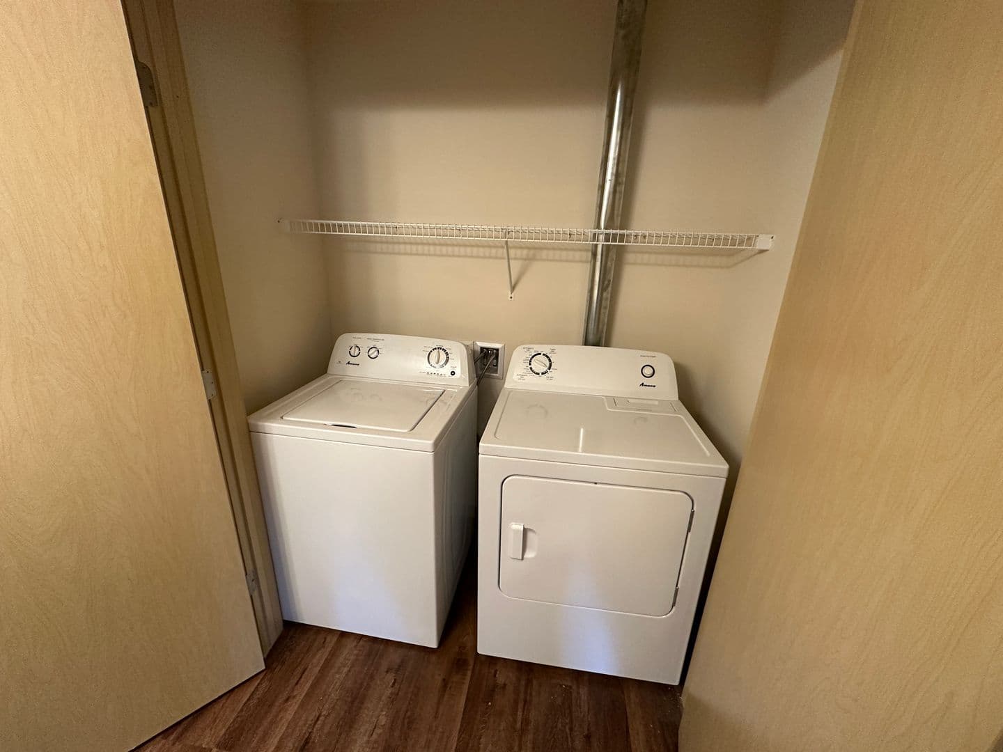 Windsor Apartment: 4320 North Towne Court