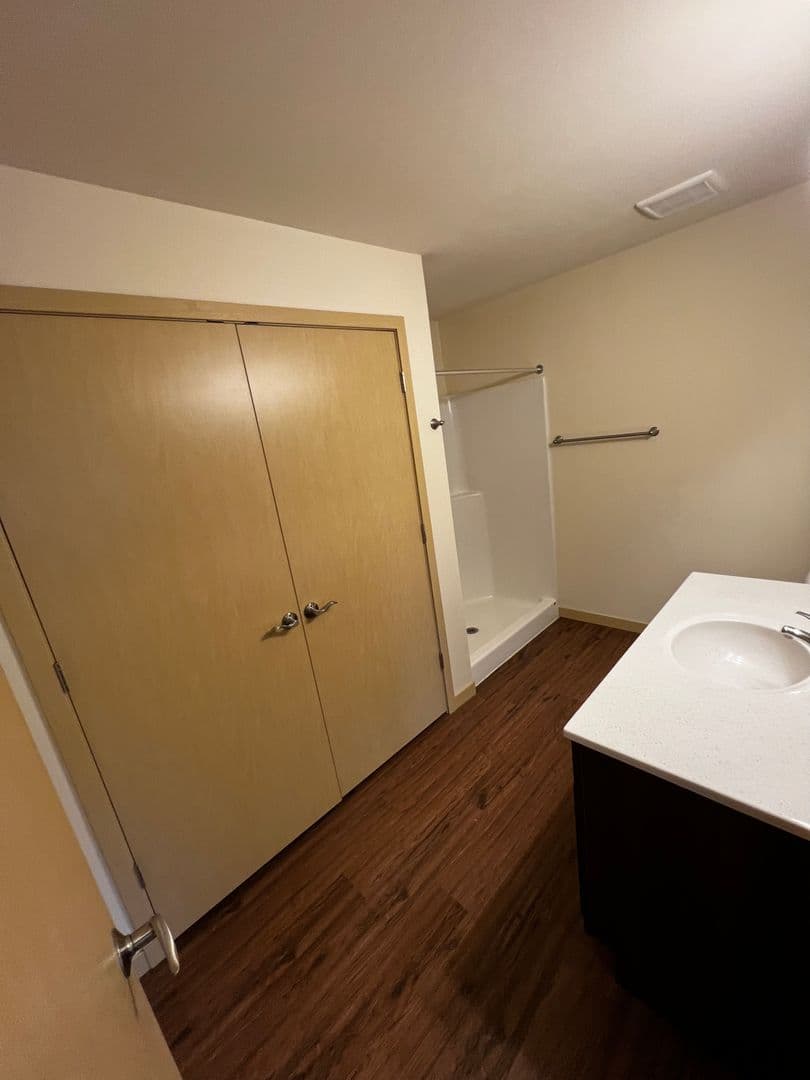 Windsor Apartment: 4320 North Towne Court