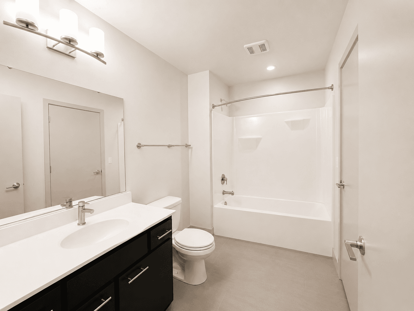 Madison Apartment: 309 S Blount st